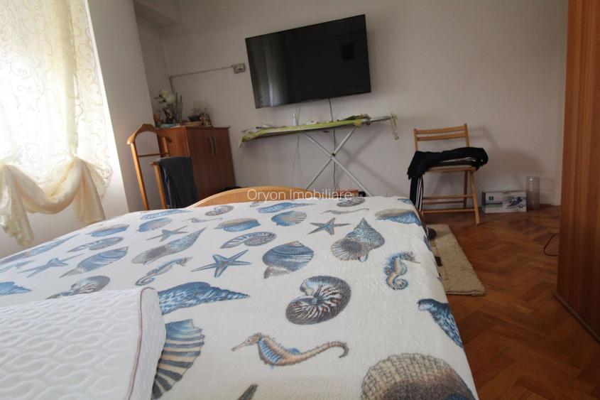 Inchiriere apartament 3 camere, decomandat, etaj 3, strada 23 August - 3