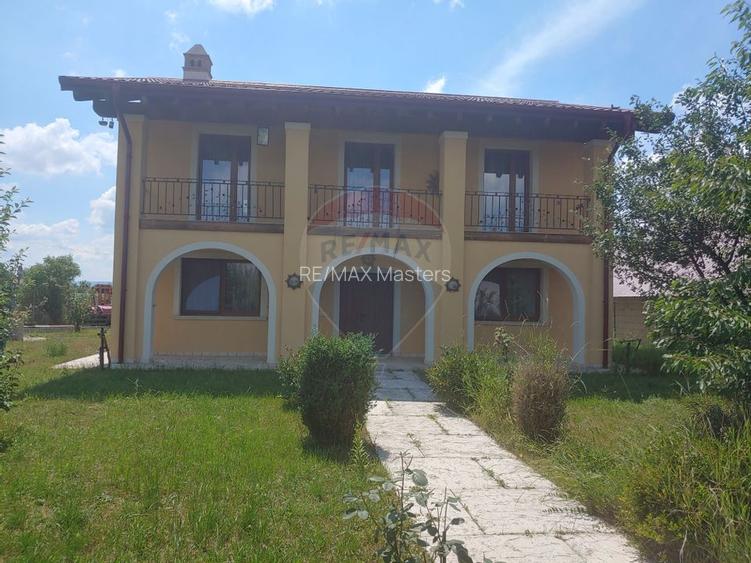 Casă / Vilă de lux cu 5 camere de vânzare în Vadu Moldovei, Suceava - 13