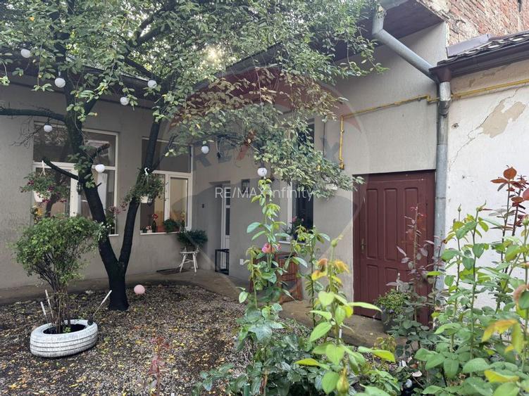 Apartament ultracentral cu curte, 2 unități locative. Str. Pitesti - 7