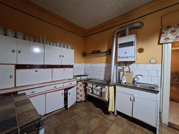 Casa 4 camere pivnita curte individuala Zona Lazaret - 9