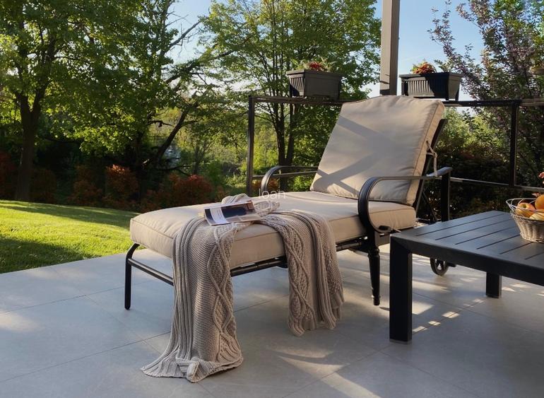 Proprietate pe stradă privatǎ, complet mobilată, curte matură, terasă  - 5