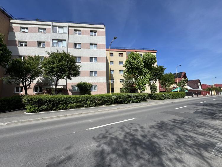 Apartament decomandat cu 3 camere in Florilor, strada Crinului - 24