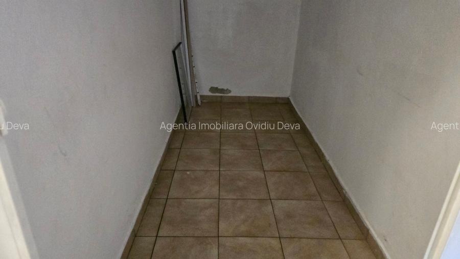 Inchiriez spatiu comercial in Deva, zona Miorita, parter, vitrina de 13 metri - 9