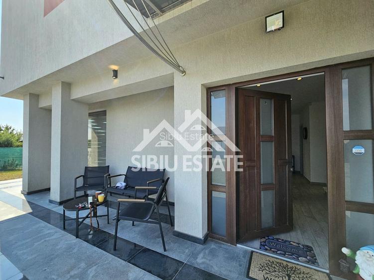 Casa moderna 6 camere 4 garaje teren mare