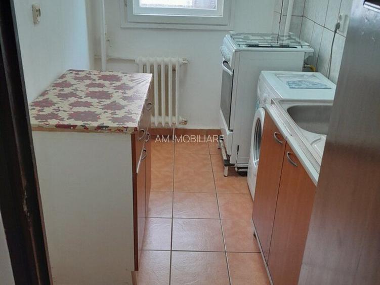 GARSONIERA GORJULUI, BUCATARIE INCHISA, METROU 3 MINUTE, LIBER - 5