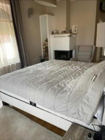 Vila de lux,utilata,mobilata complet.Totul este minutios  lucrat. - 6