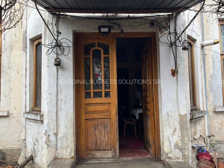 Targoviste - central, strada Justitiei,casa cu  teren 500 mp - 2