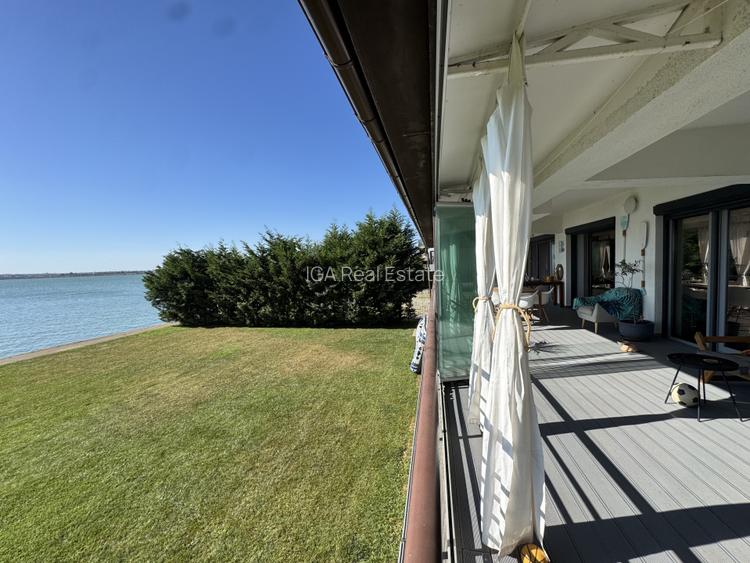 Locuinta speciala cu peluza si ponton pe lac in Mamaia - 27