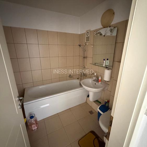 Piata Romana - parter de bloc - nemobilat - constructie 1981 - 7