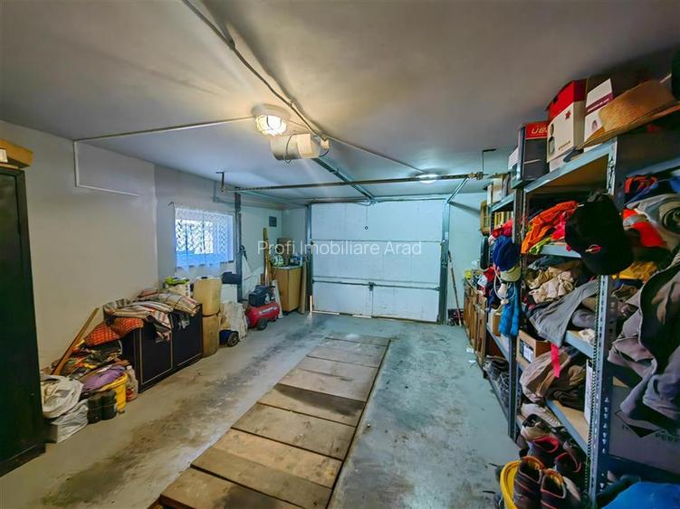 Casa mare cu etaj si 12 camere la principala in Fantanele - 5