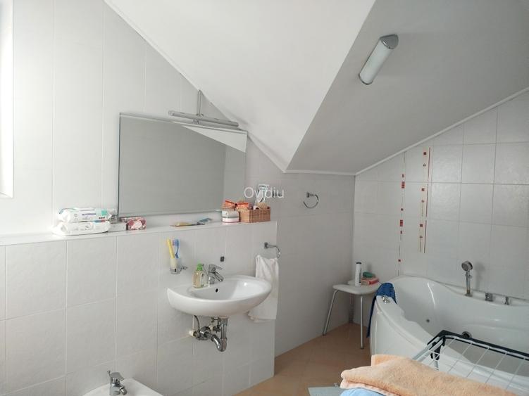 Casa de vânzare în Bucium  - 14