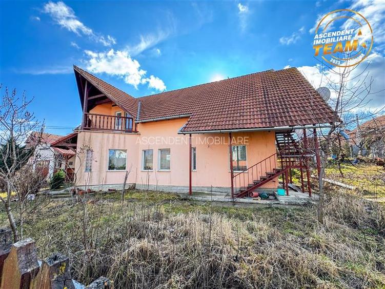 Pretabila si pentru 2familii:Vila duplex, Chilieni, Sfantu Gheorghe,6 camere, ga - 11
