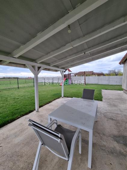 Casa de vanzare spre Vetis, drum principal - 4