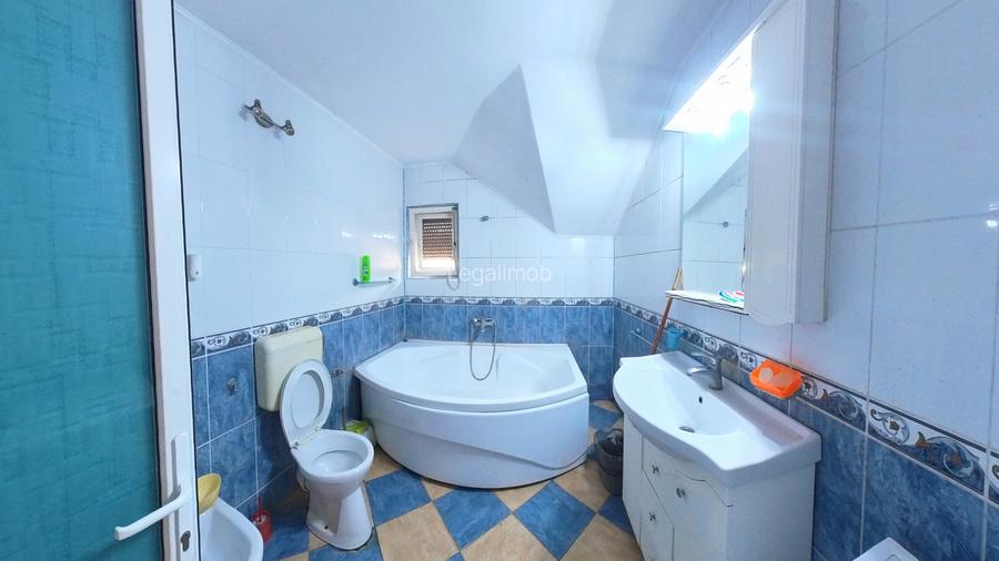 Casă spațioasă cu 6 camere si 2 garaje de 194 mp, în Tractorul, Brașov - 7