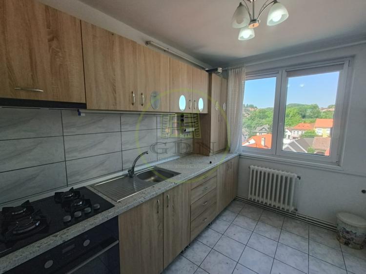 Apartament cu 2 camere de vânzare în Reghin, zona centrală 0 comision