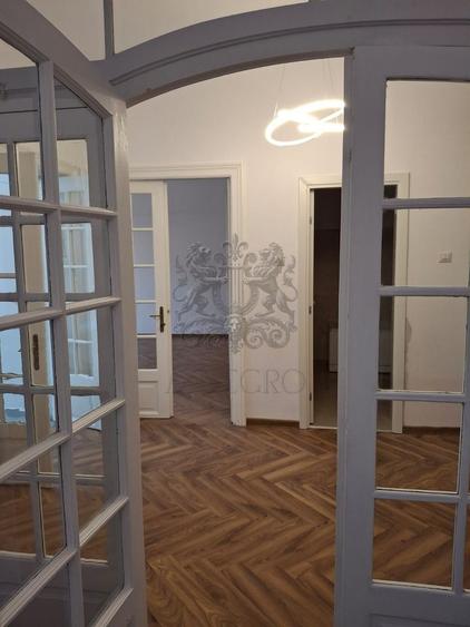 Apartament interbelic cu 2 camere | Vilă P+1+M | Curte | Popa Nan