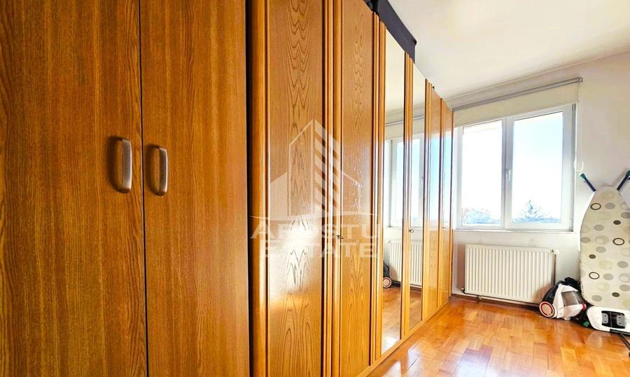 Apartament 4 camere, decomandat 2 bai, 2 balcoane, Central