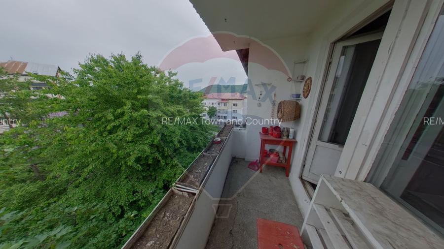 Apartament cu 3 camere de vânzare Str. 1 Mai - 9