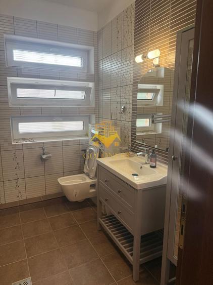 Casa individuala 5 camere zona centrala , 210 mp si garaj propriu!