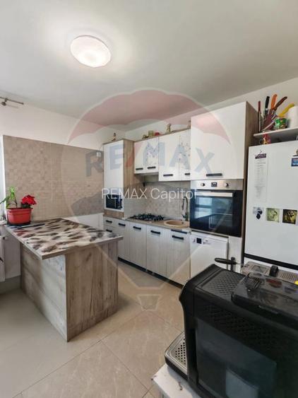 Casă / Vilă cu 4 camere de închiriat - 6