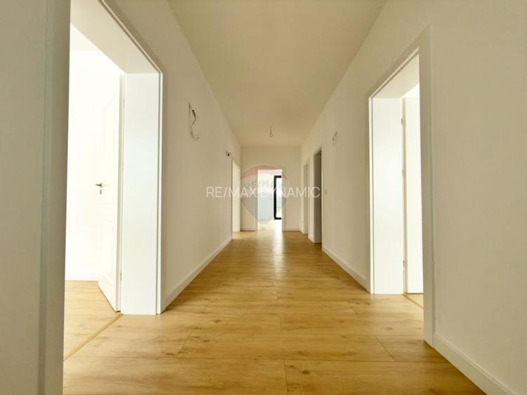 Vilă cu 4 camere de vânzare în Via Carmina - 13