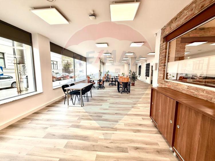 De închiriat spațiu Comercial/ de Birouri modern, Central - 4