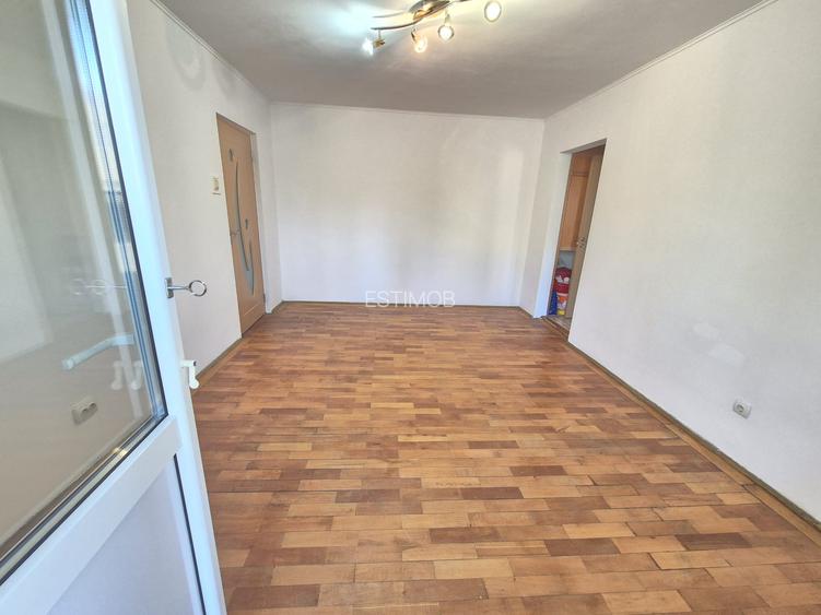 Vanzare Apartament 2 Camere semidecomandat Centrul Civic Str.Harmanului Etajul 3 - 3