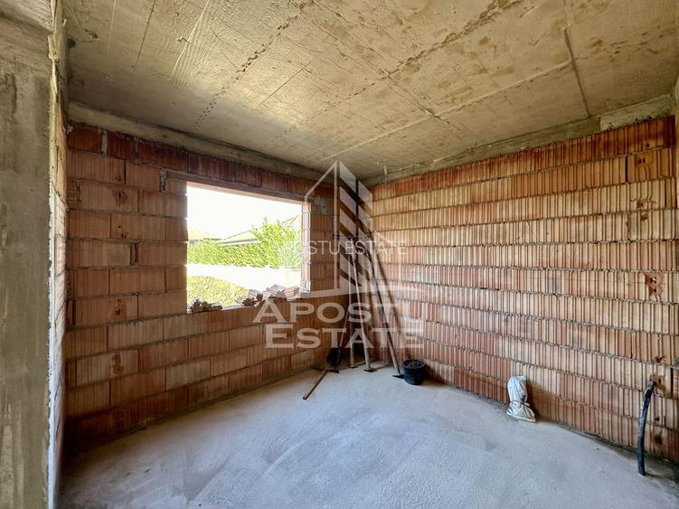 Jumatate de duplex de vanzare cu 5 camere despartit prin garaj - 3