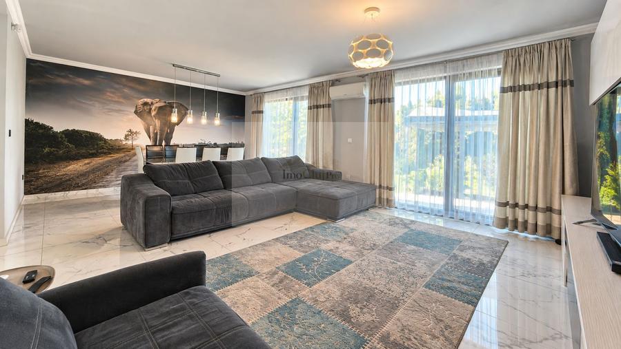 Duplex premium cu 240 mp utili, garaj, terasă și curte amenajată |
