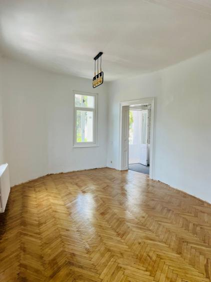 Vilă renovată potrivită pentru rezidență sau birouri