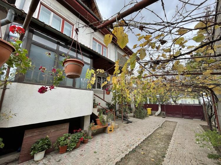 Vila D+P+1E,10 cam,pretabila activitati economice sau birouri,T- 820 mp or.jos - 2