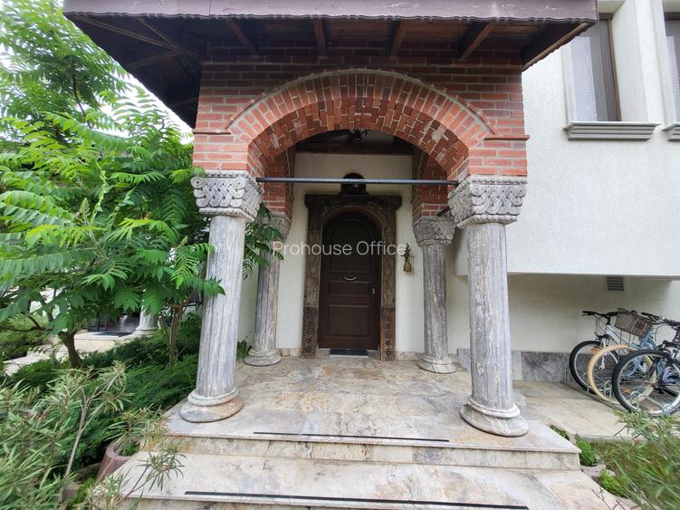 Vila Albatrosului  /Reședință de colecție pe malul lacului  !! 2051 mp, teren - 14
