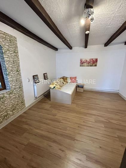 Azil 14 camere și 8000mp teren localitatea Sacădat - 8