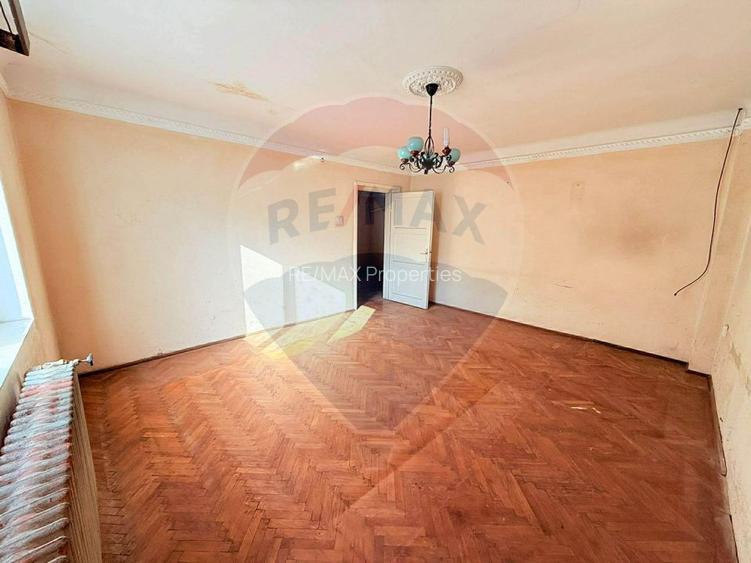 Casă de vanzare cu curte | 4 camere | Zona Gorjului | Teren generos - 4