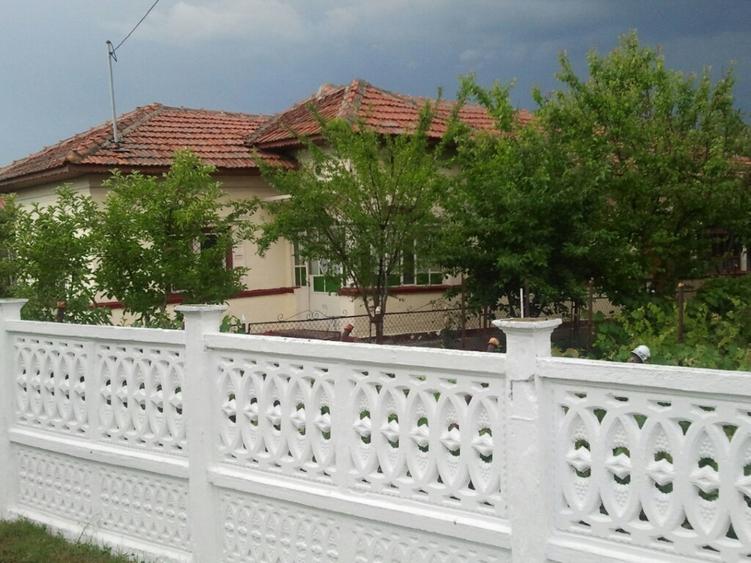 Frumusani, teren de vanzare intravilan, in zona de case, la DN4