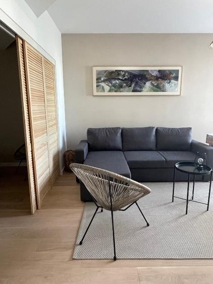 Vând studio cu 2 camere- pe faleza Mamaia nord cu vedere la mare