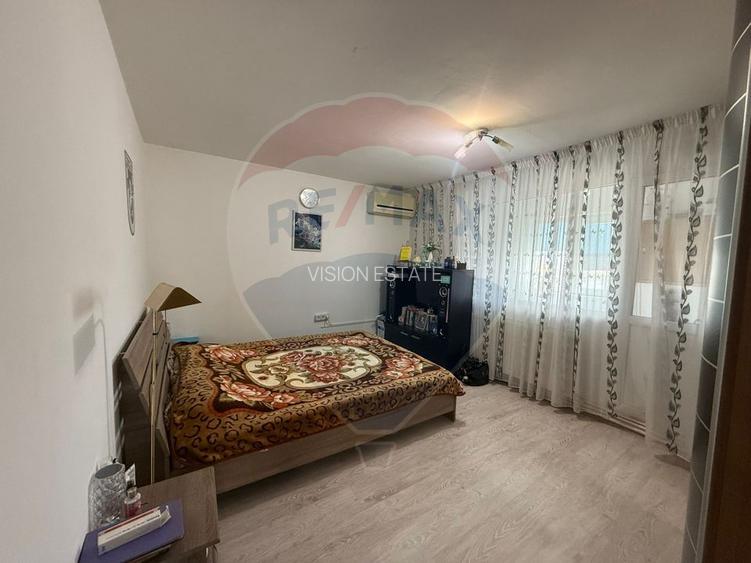 Apartament cu 3 camere de vânzare în zona Lapus - 3