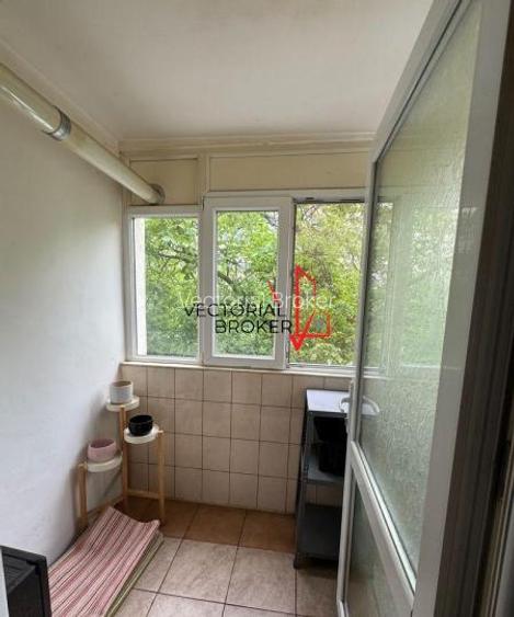 3 camere decomandate, et. 2, renovat, centrala, bl.1984, Basarabia- Diham - 4