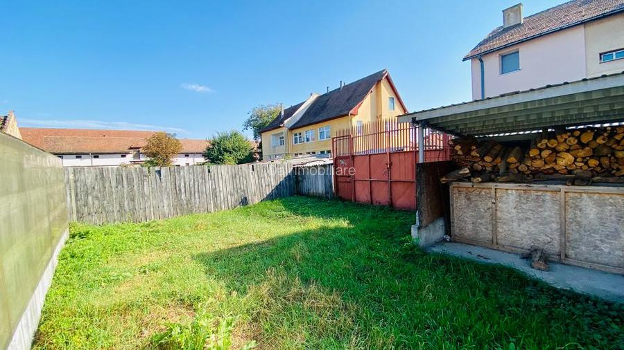 Proprietate centrală de vânzare în Hălchiu - 4