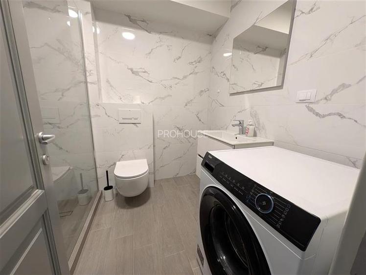 Bloc nou - langa Universitatea Bacovia si Primarie - 2 camere - mobilat si utila - 8