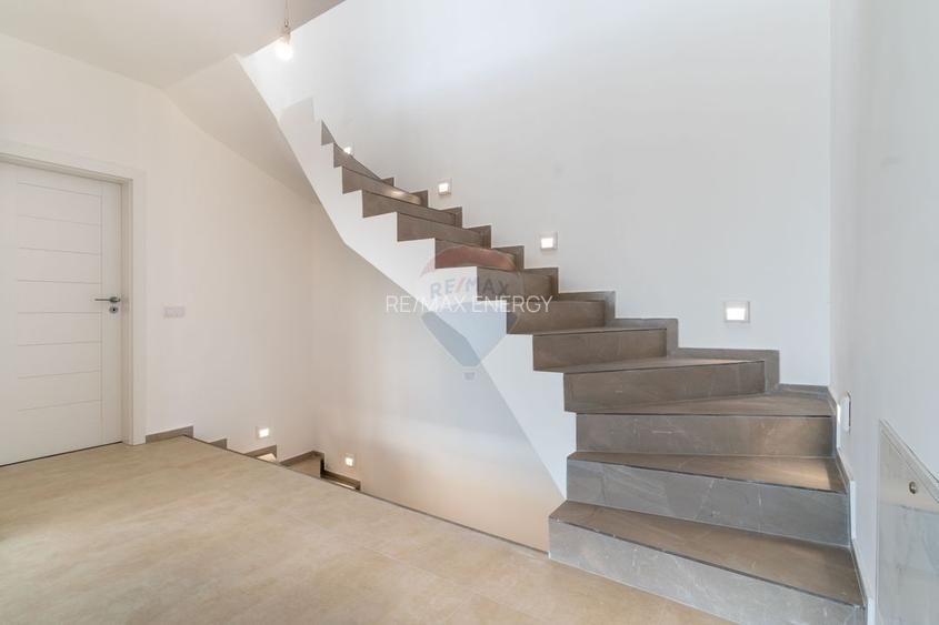 Casă / Vilă cu 6 camere de închiriat în zona Dambul Rotund - 6