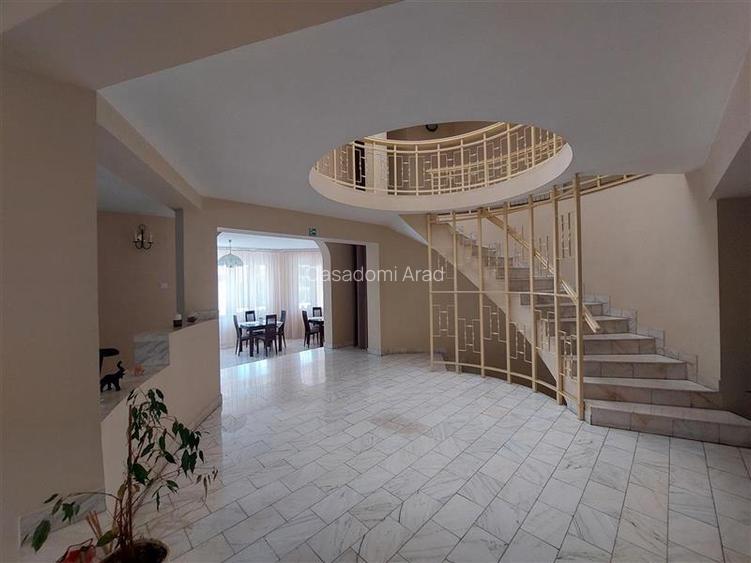 Casa cu 13 camere, pentru activitati diverse, in Micalaca - 3