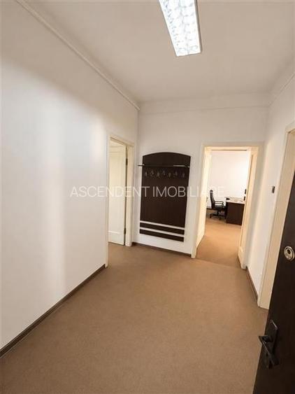 Spatiu pretabil:birouri/ cabinete/ servicii, acces stradal,curte proprie,Central - 4