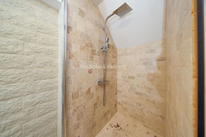 Proximitate imediata fata de Castelul Bran - 22