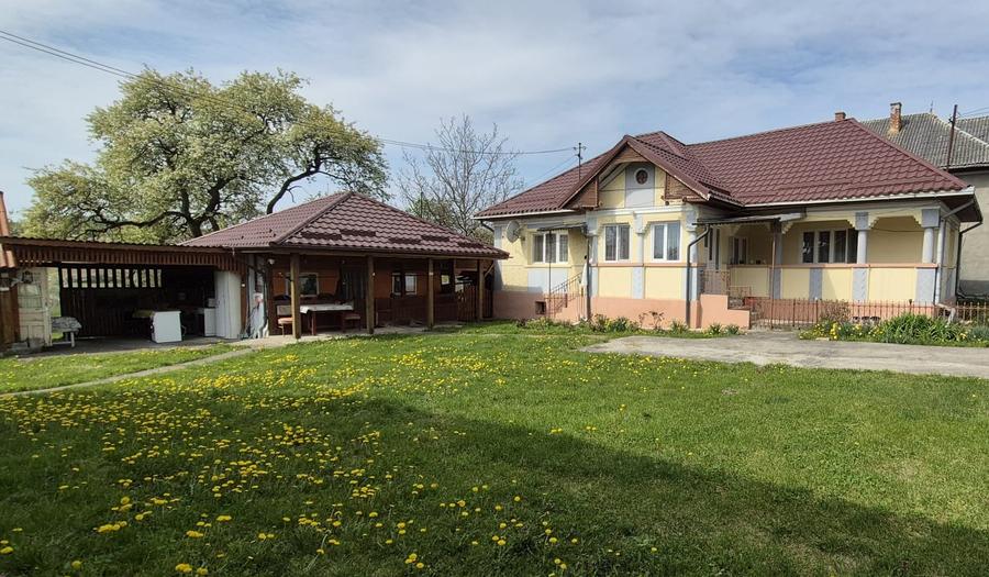 Gospodărie de vanzare, situată în Asuajul de Sus, cu teren generos de 8126