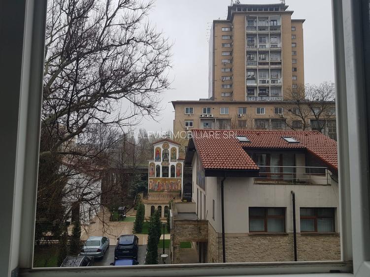 Apartament 3 camere, 2 bai, proaspat renovat, ultracentral, etaj 2, 945 euro - 19