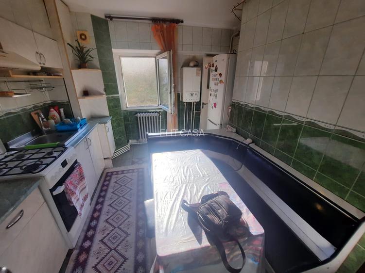 Apartament cu 2 camere decomandat 3/8, zona Nicolina - 5