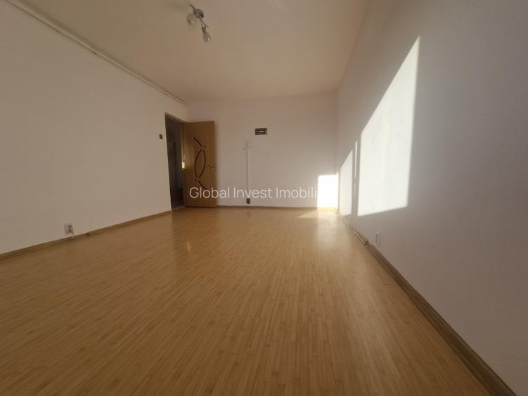 Navodari (Sud)- 2 camere decomandate, centrala gaze, liber -65.000euro - 3