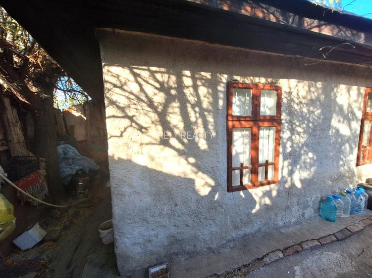 Teren zona Petricani / 122 mp / casa demolabila / D: 11.08 m / comision 0% - 10