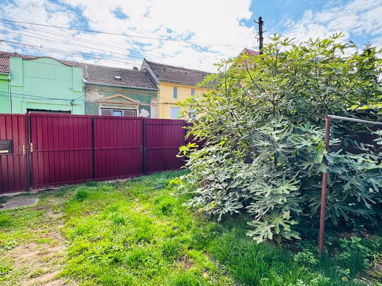 Casa de vanzare in zona Iosefin -Mangalia (curte+gradina)
